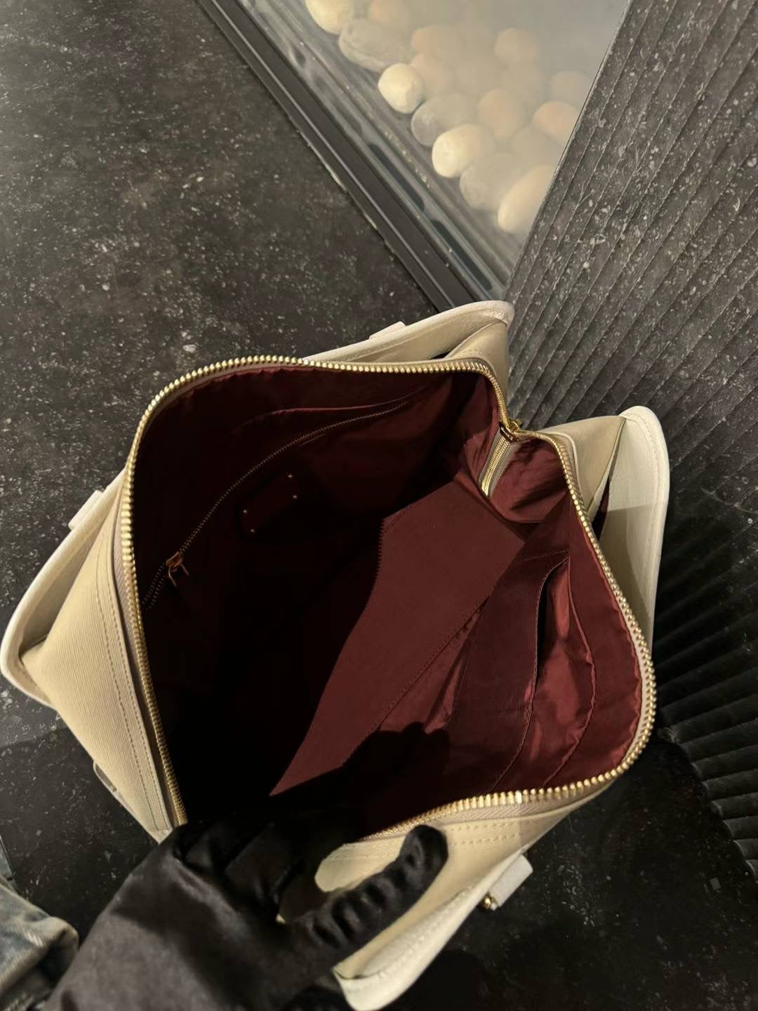 Loewe white / beige amazona tote