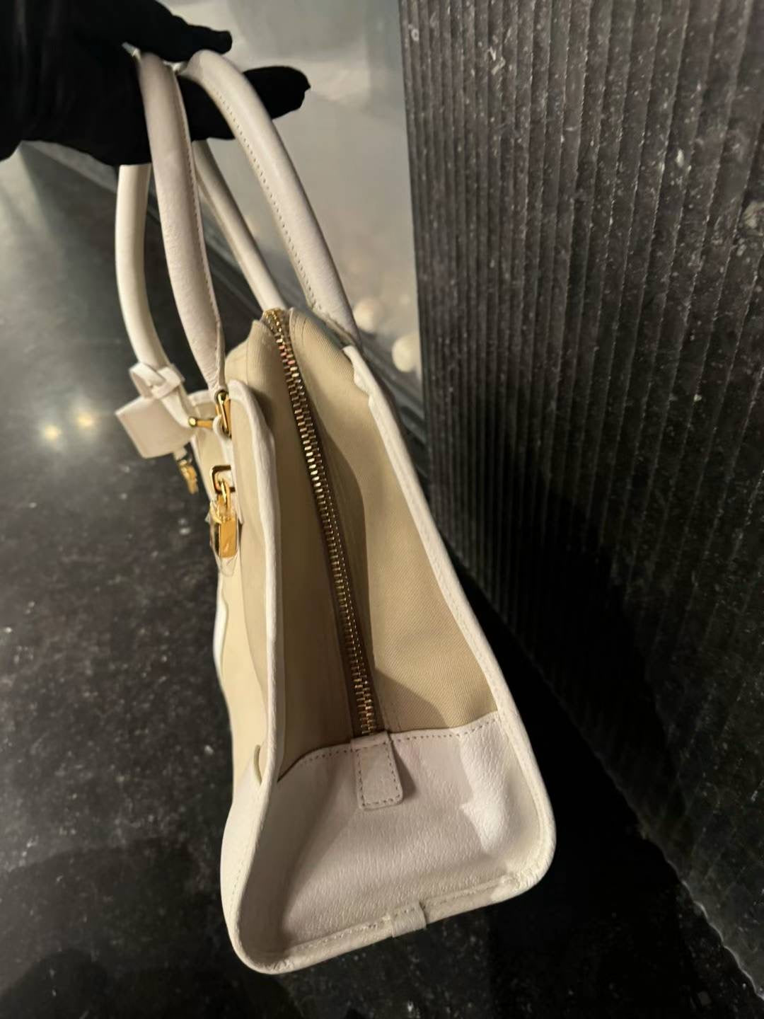 Loewe white / beige amazona tote