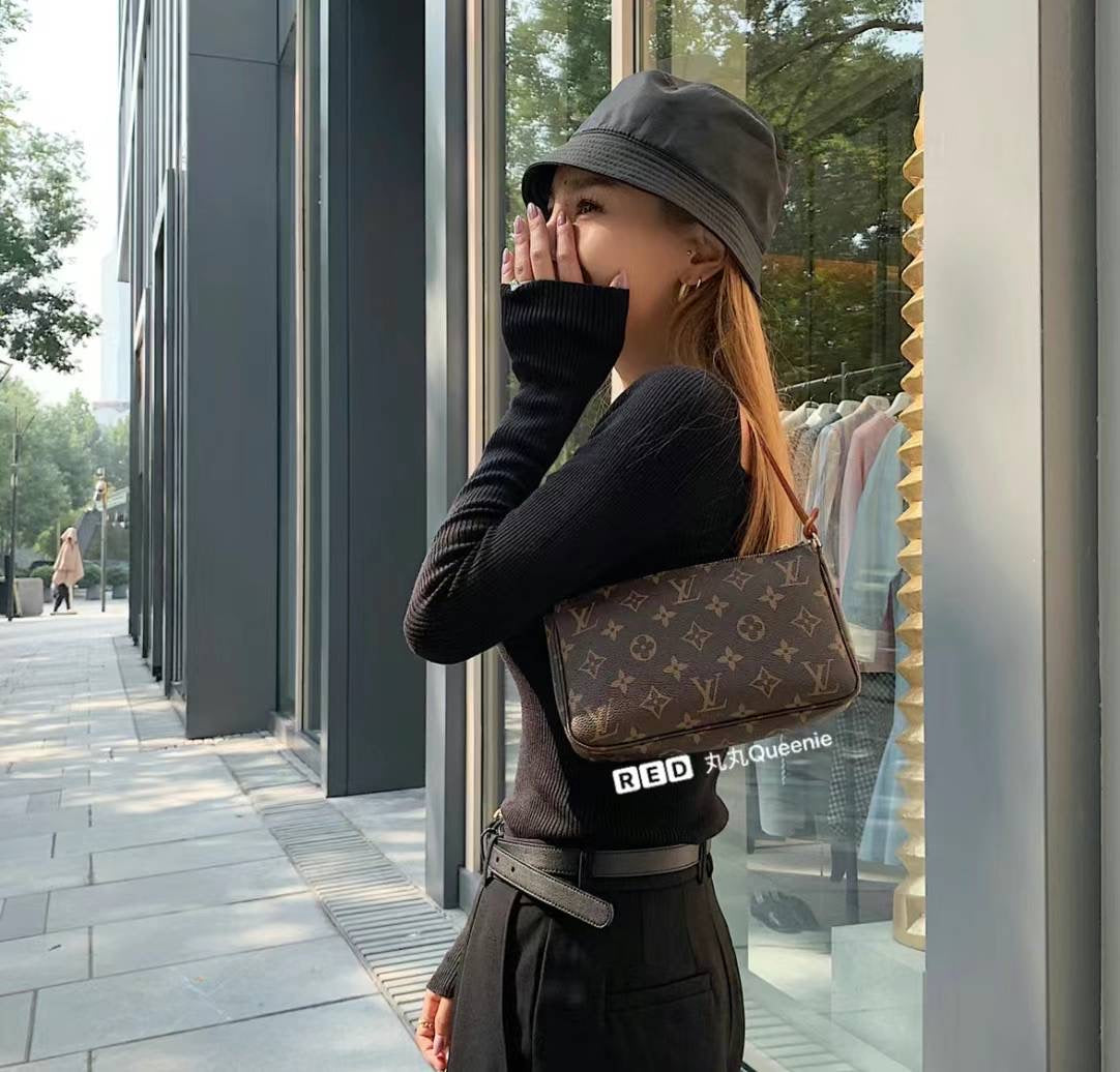 Louis Vuitton vintage pochette