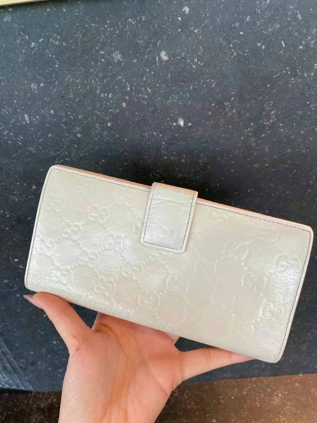 Gucci Guccisimi wallet in white / gold