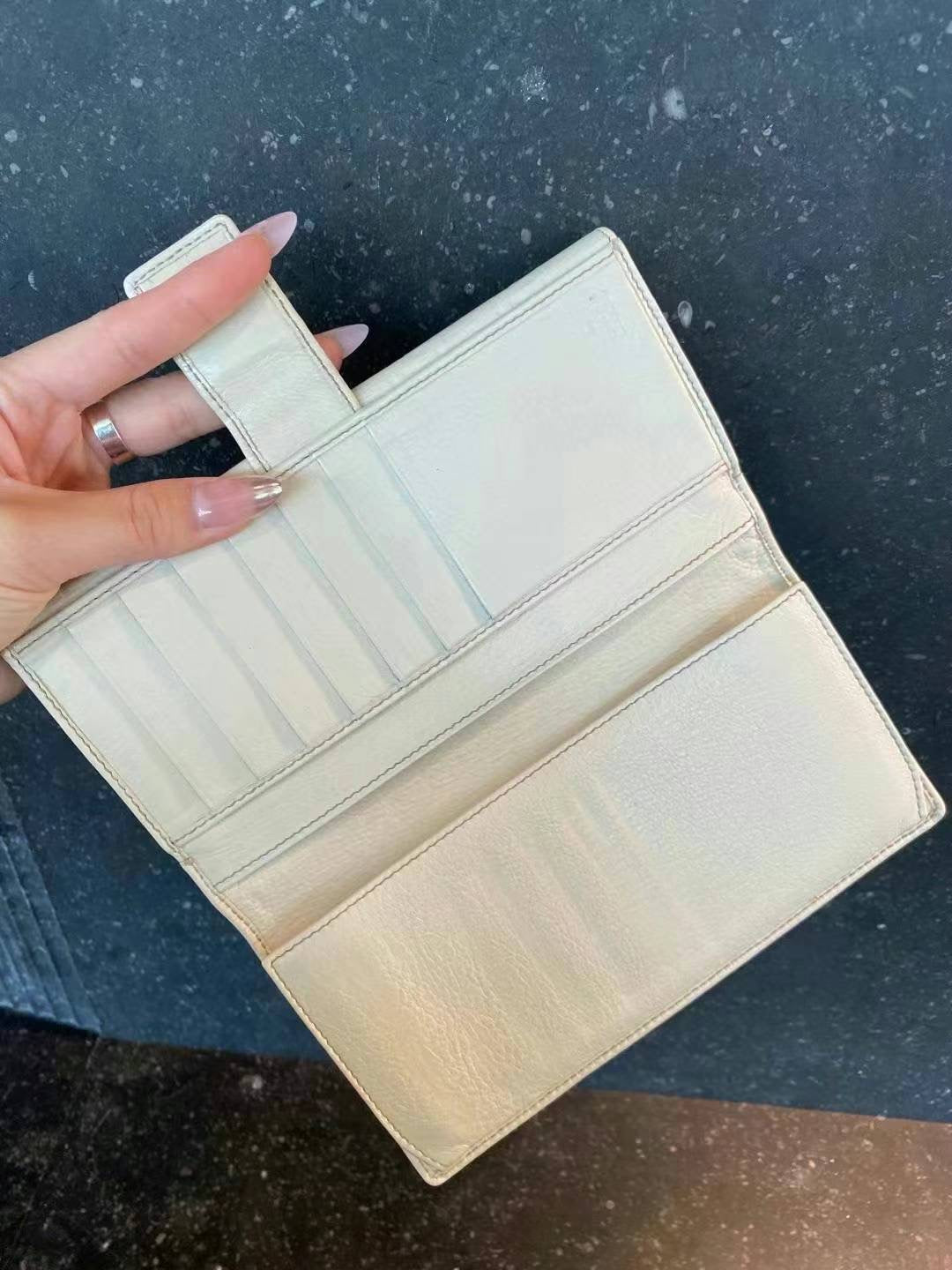 Gucci Guccisimi wallet in white / gold