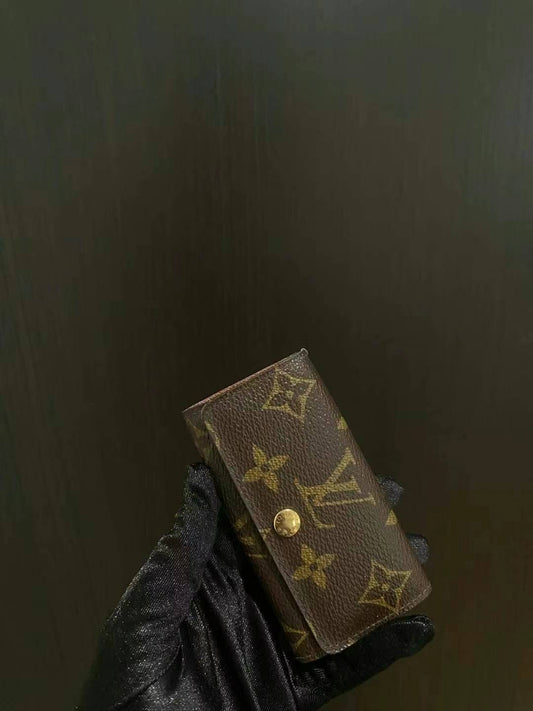 Louis Vuitton 4 ring key pouch