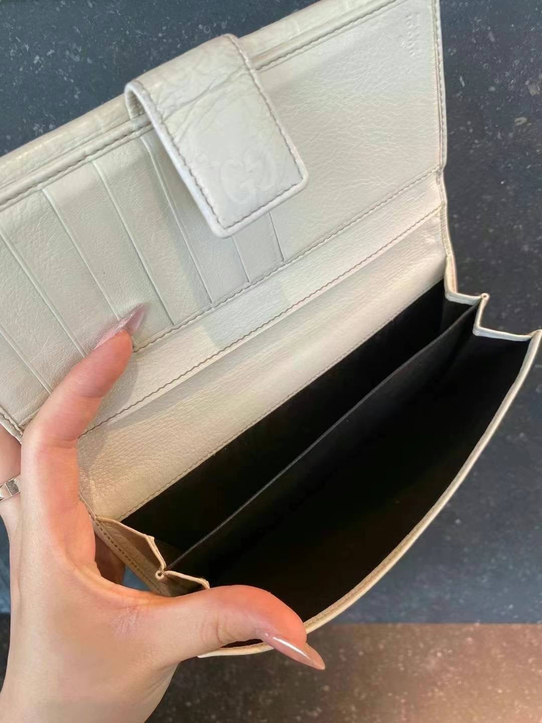 Gucci Guccisimi wallet in white / gold