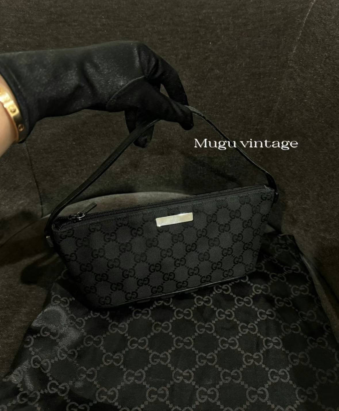 Gucci vintage pochette black monogram