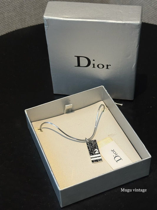 Dior monogram black plate necklace