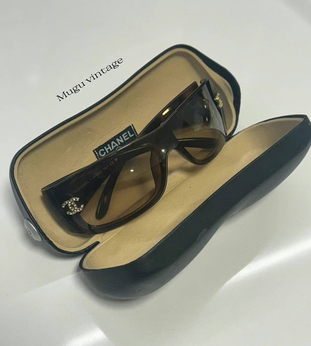 Chanel leopard print y2k sunglasses with case