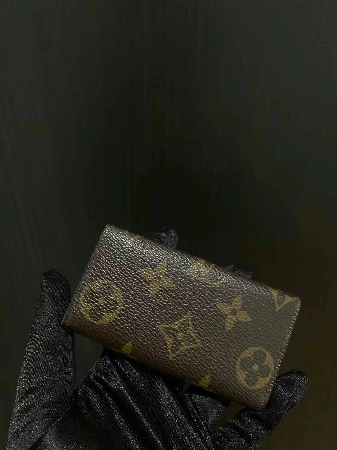 Louis Vuitton 4 ring key pouch