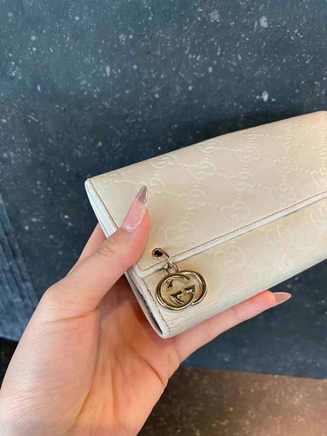 Gucci Guccisimi wallet in white / gold