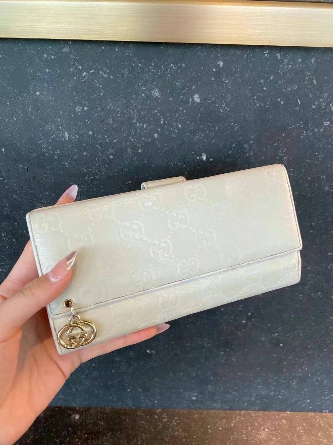 Gucci Guccisimi wallet in white / gold