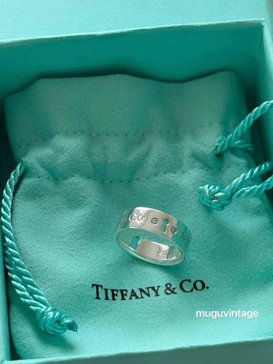 Tiffany&co keyhole diamond ring