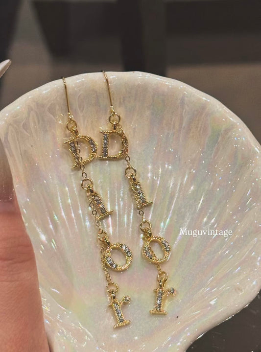 Christian Dior letter gold earring