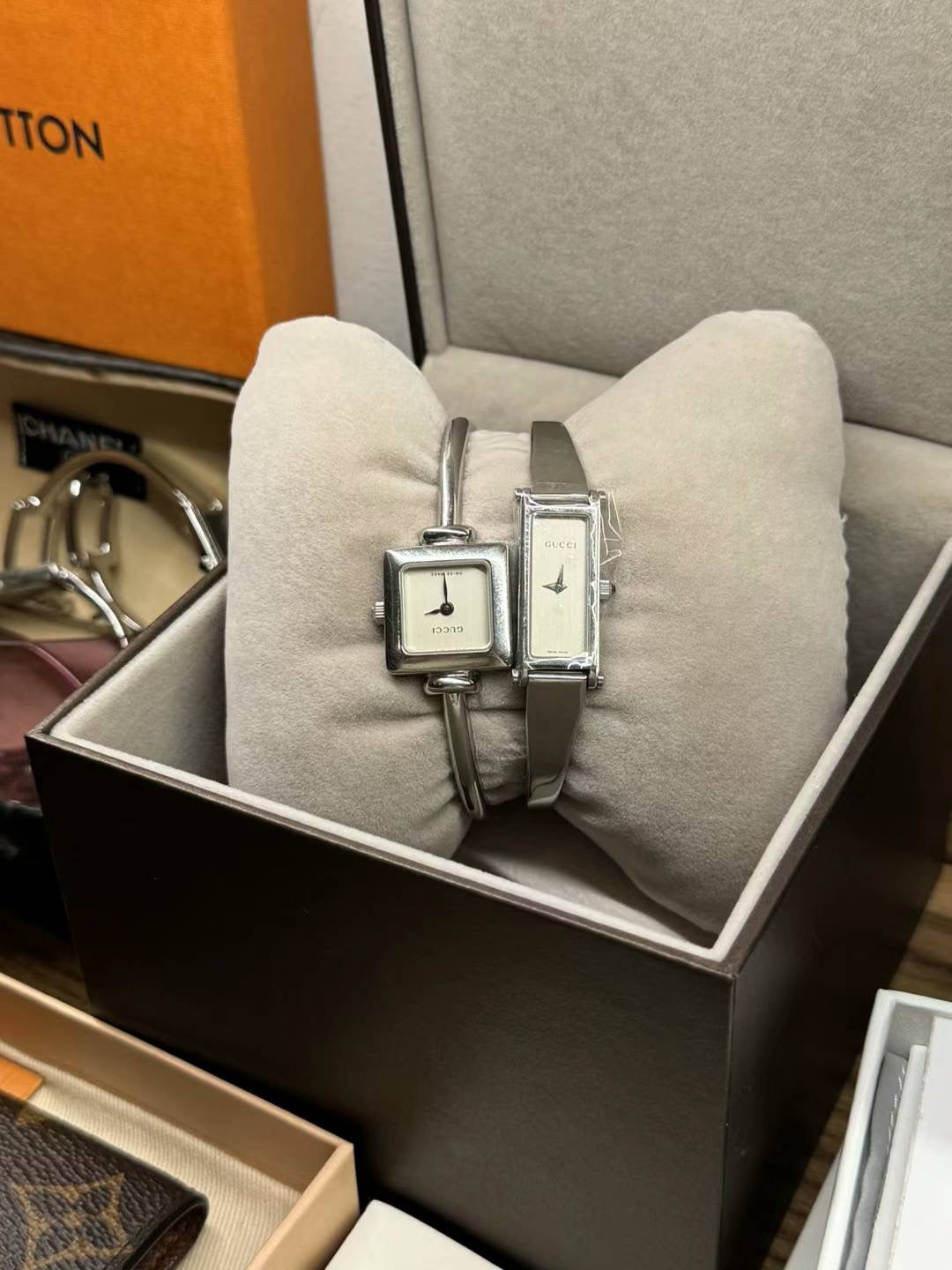 Gucci vintage watch white x silver